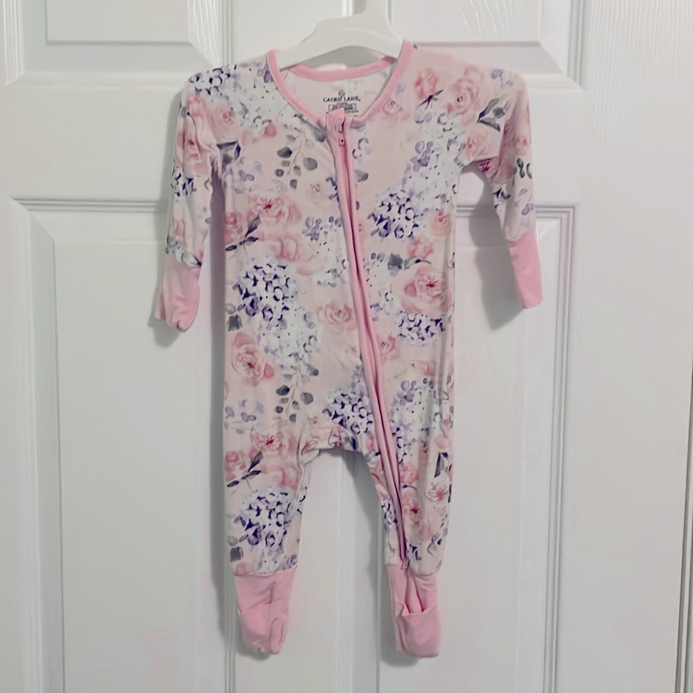 Caden Lane Bamboo Henlee’s Hydrangeas Convertible Zipper Romper Size 0-3 Months